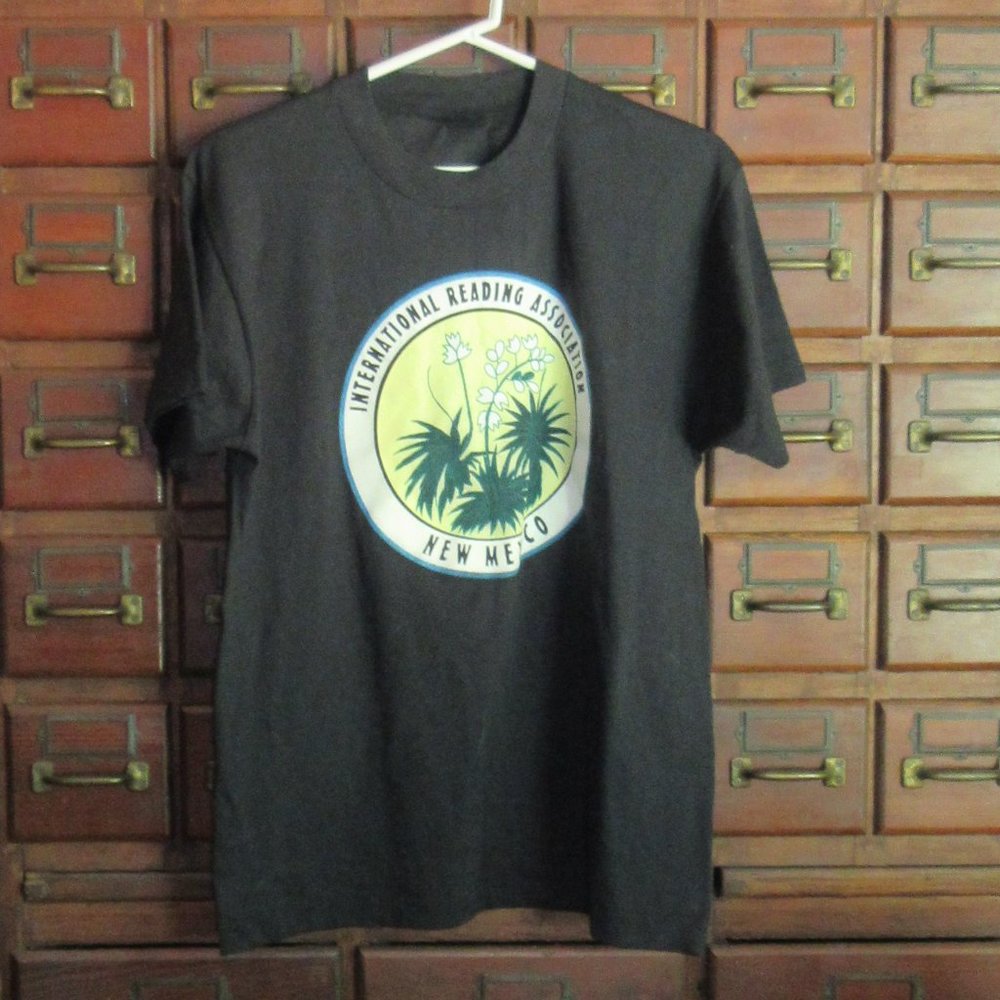 Black T-Shirt International Reading Association Large